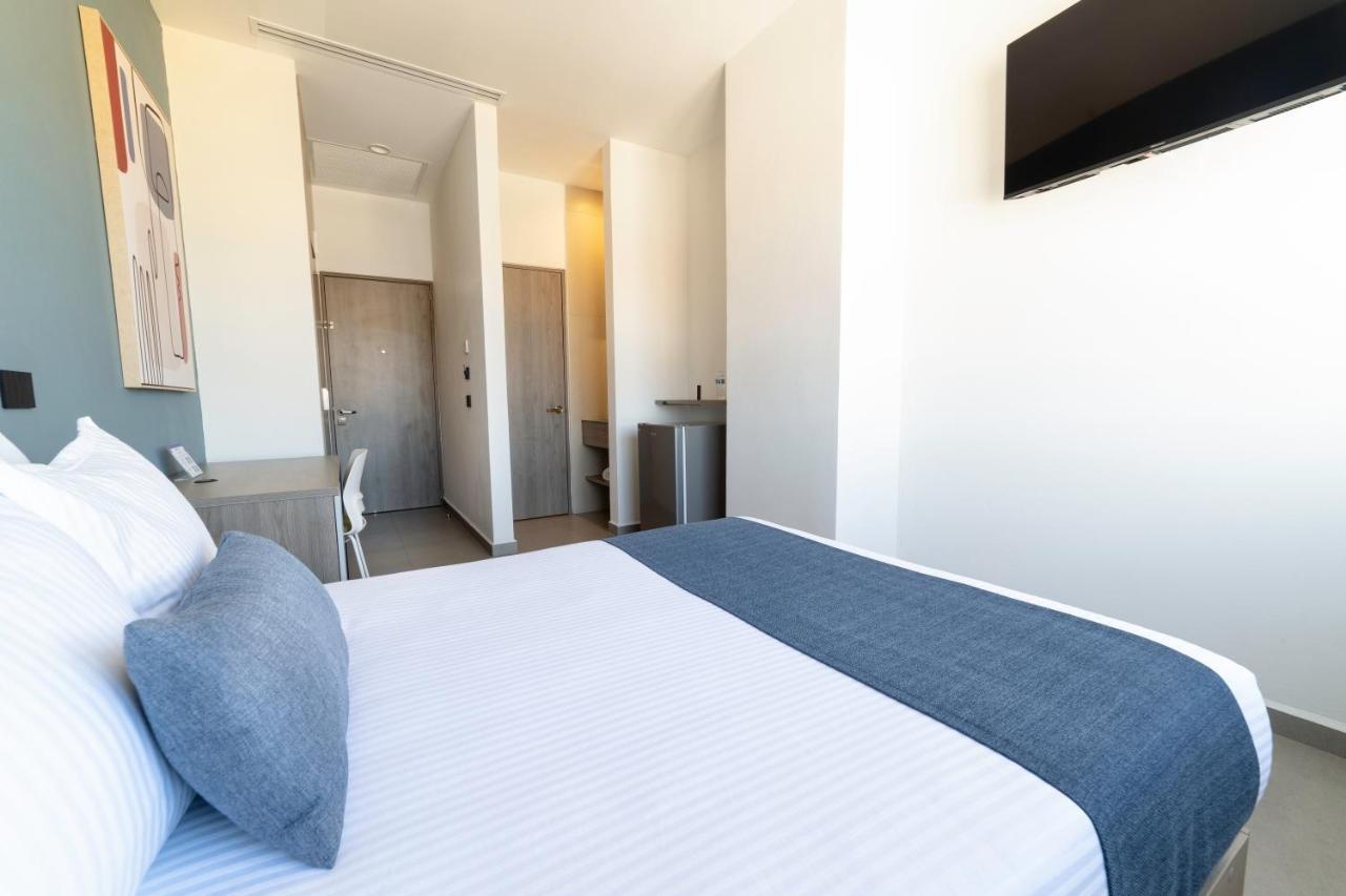 Th Hotel & Vivienda Tepatitlan Esterno foto