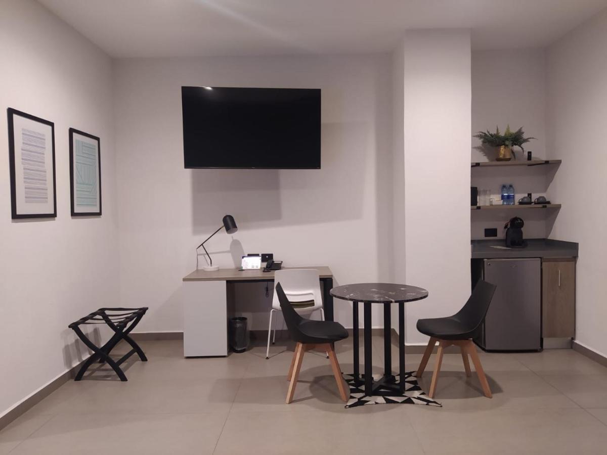 Th Hotel & Vivienda Tepatitlan Esterno foto